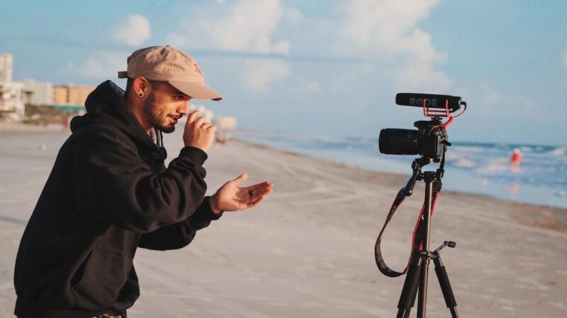 6 Vlogging Gadgets to Have for Travelling